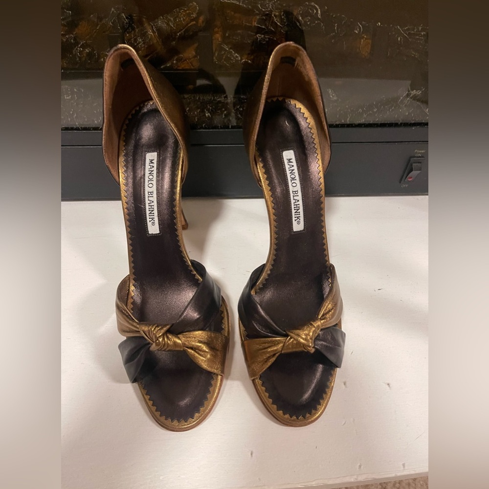 Gold and brown MANOLO BLAHNIK heels size 38.5